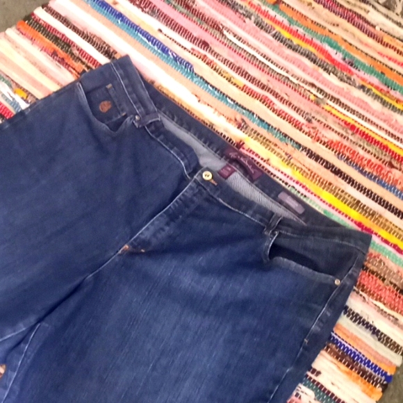 Gloria Vanderbilt  Blue  Denim Amanda Skimmer Short-#1689+ - Picture 12 of 12